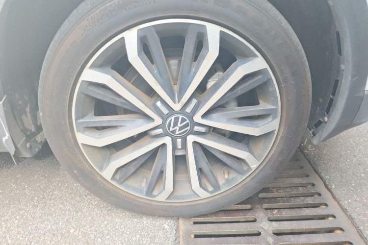 Used Volkswagen T-ROC 2021 280TSI DSG Two-Wheel Drive Comfort Connect Edition Right Front Wheel Hub