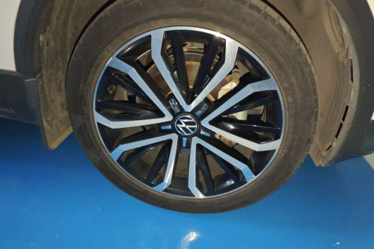 Used Volkswagen T-ROC 2021 Revised Version 280TSI DSG Two-Wheel Drive Comfort & Smart Connectivity Edition Right Front Wheel Hub