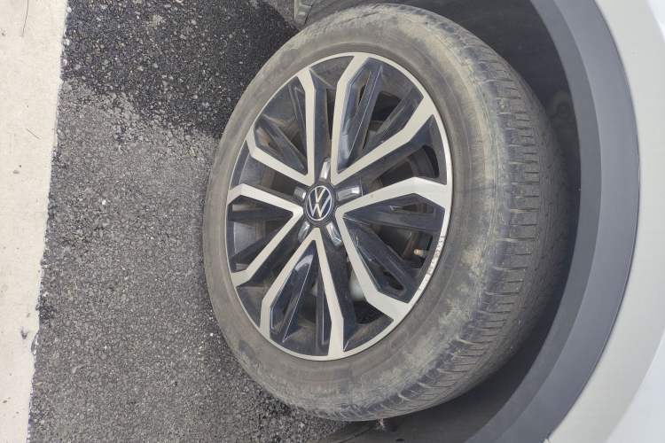 Used Volkswagen T-ROC 2021 Revised Version 280TSI DSG Two-Wheel Drive Comfort & Smart Connectivity Edition Right Front Wheel Hub
