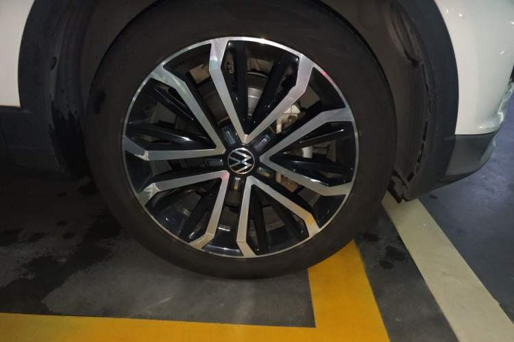 Used Volkswagen T-ROC 2021 280TSI DSG Two-Wheel Drive Comfort Connect Edition Right Front Wheel Hub