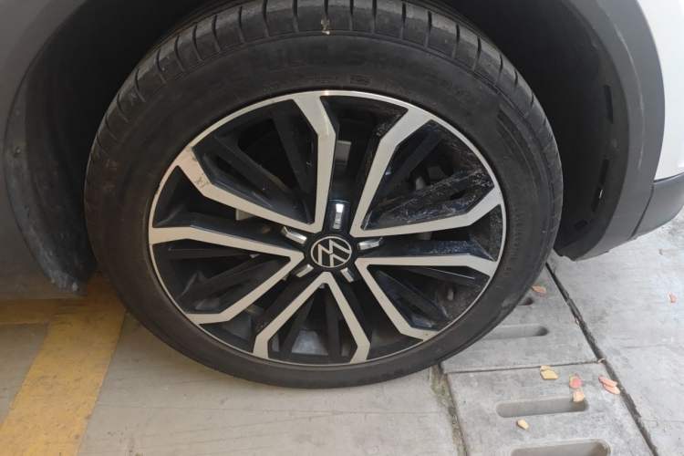 Used Volkswagen T-ROC 2021 280TSI DSG Two-Wheel Drive Comfort Connect Edition Right Front Wheel Hub