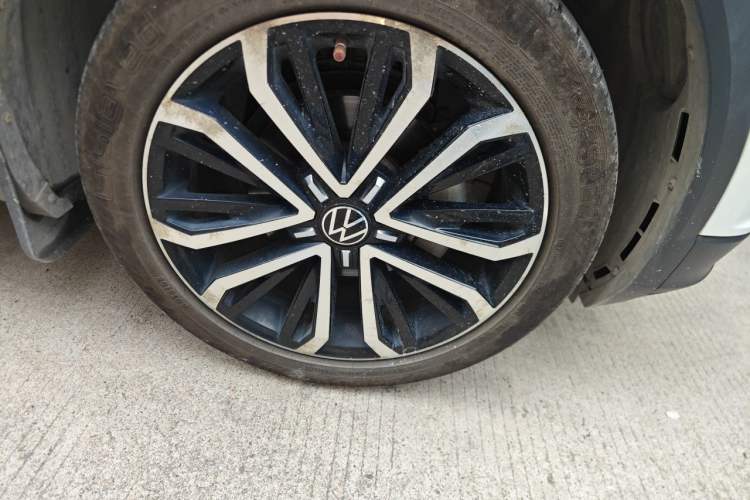 Used Volkswagen T-ROC 2021 280TSI DSG Two-Wheel Drive Luxury Smart Connectivity Version Right Front Wheel Hub