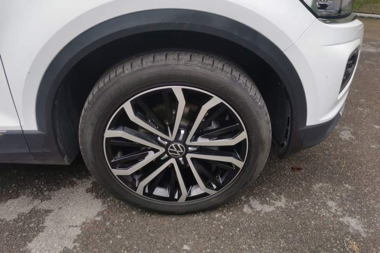 Used Volkswagen T-ROC 2021 Revised Version 280TSI DSG All-Wheel Drive Luxury Connected Edition Right Front Wheel Hub