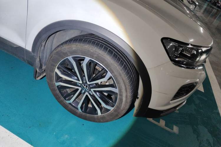 Used Volkswagen T-ROC 2021 280TSI DSG Two-Wheel Drive Comfort Connect 30th Anniversary Edition Right Front Wheel Hub
