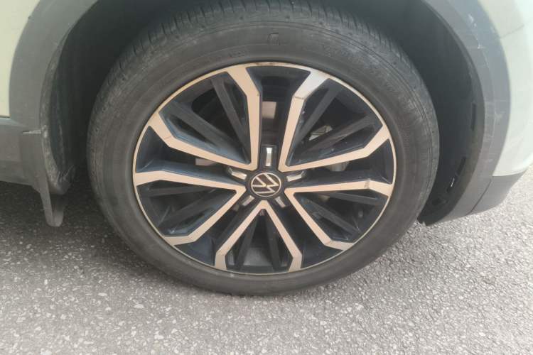 Used Volkswagen T-ROC 2021 Revised Version 280TSI DSG Two-Wheel Drive Comfort & Smart Connectivity Edition Right Front Wheel Hub