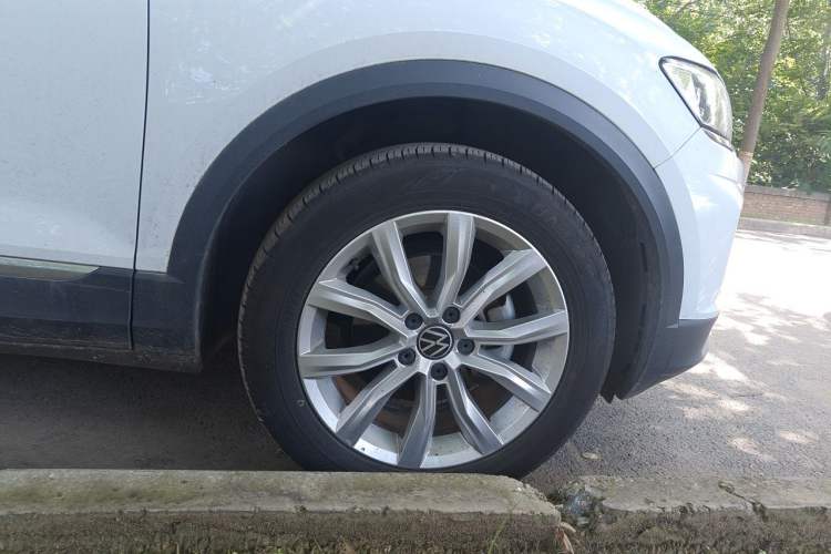 Used Volkswagen T-ROC 2021 Revised Version 280TSI DSG Two-Wheel Drive Elite Connect Edition Right Front Wheel Hub