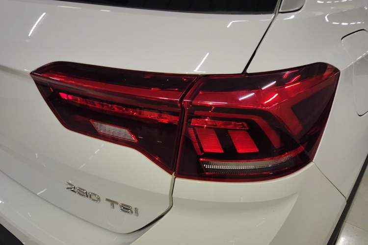 Used Volkswagen T-ROC 2021 280TSI DSG Two-Wheel Drive Comfort Connect Edition Right Rear Taillight