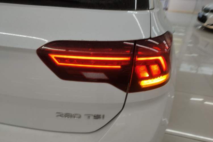 Used Volkswagen T-ROC 2021 280TSI DSG Two-Wheel Drive Comfort Connect Edition Right Rear Taillight
