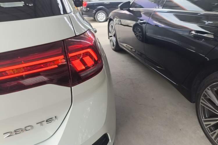 Used Volkswagen T-ROC 2021 280TSI DSG Two-Wheel Drive Comfort Connect Edition Right Rear Taillight