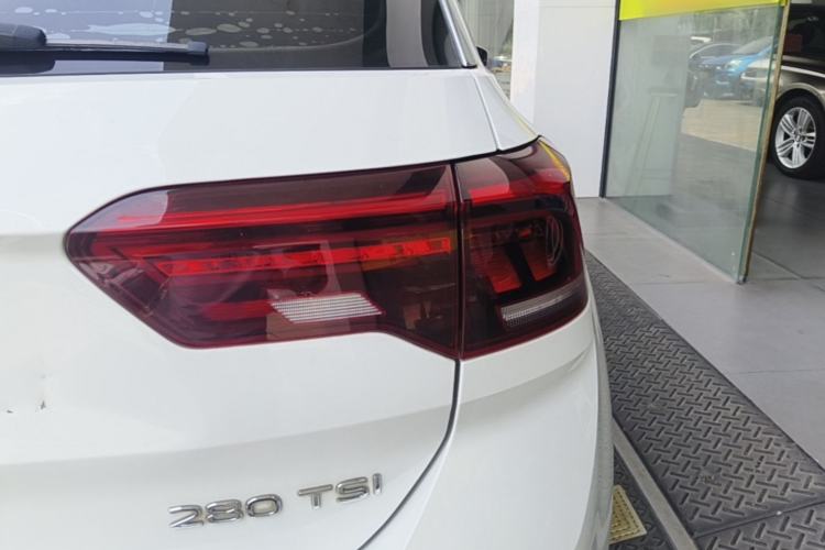 Used Volkswagen T-ROC 2021 Revised Version 280TSI DSG Two-Wheel Drive Elite Connect Edition Right Rear Taillight