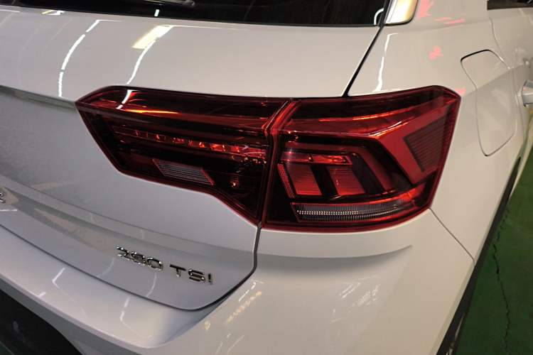 Used Volkswagen T-ROC 2021 280TSI DSG Two-Wheel Drive Elite Connect Edition Right Rear Taillight