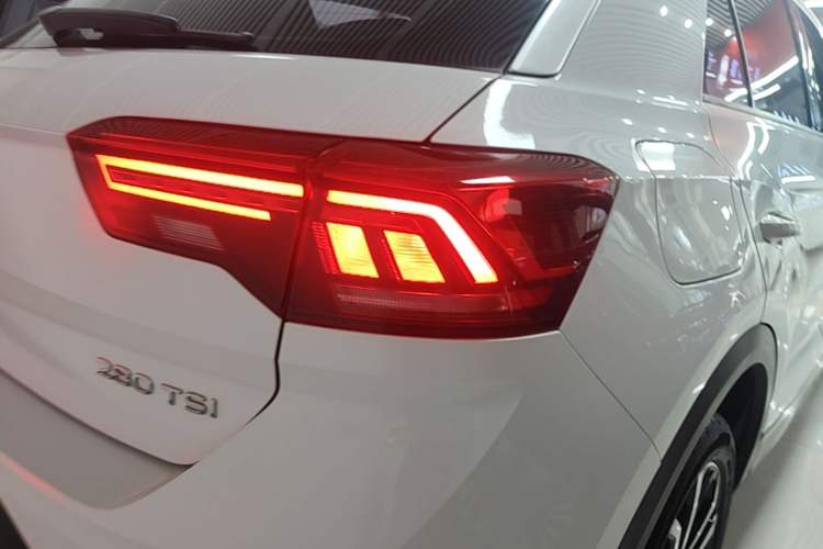 Used Volkswagen T-ROC 2021 280TSI DSG Two-Wheel Drive Comfort Connect Edition Right Rear Taillight