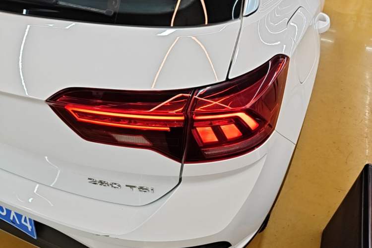 Used Volkswagen T-ROC 2021 280TSI DSG Two-Wheel Drive Comfort Connect Edition Right Rear Taillight