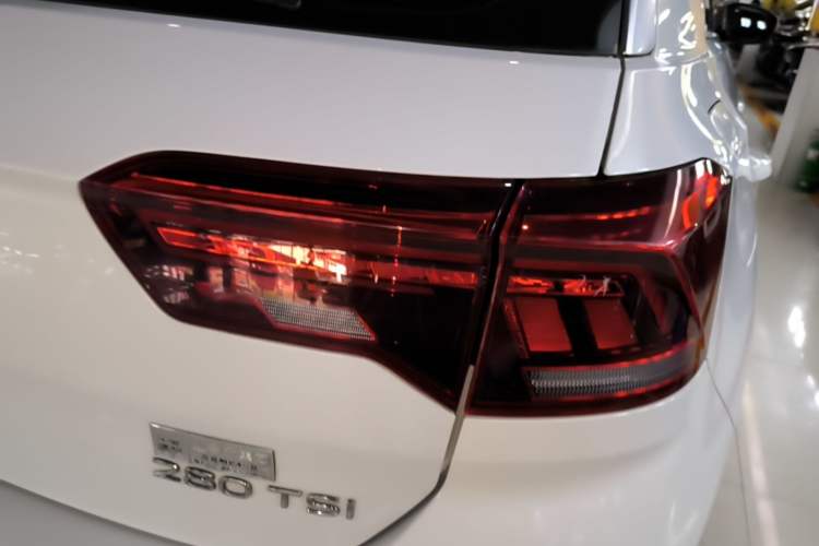 Used Volkswagen T-ROC 2021 280TSI DSG Two-Wheel Drive Comfort Connect Edition Right Rear Taillight