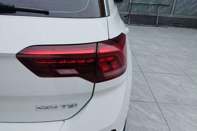 Used Volkswagen T-ROC 2021 Revised Version 280TSI DSG Two-Wheel Drive Elite Connect Edition Right Rear Taillight