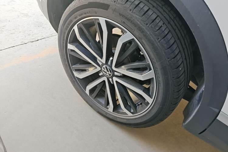 Used Volkswagen T-ROC 2021 280TSI DSG Two-Wheel Drive Comfort Connect 30th Anniversary Edition Right Rear Wheel Hub