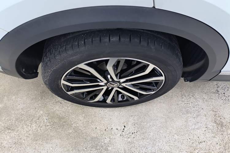 Used Volkswagen T-ROC 2021 280TSI DSG Two-Wheel Drive Comfort Connect Edition Right Rear Wheel Hub