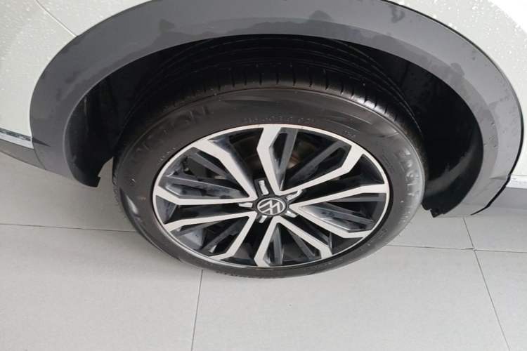 Used Volkswagen T-ROC 2021 Revised Version 280TSI DSG Two-Wheel Drive Comfort & Smart Connectivity Edition Right Rear Wheel Hub