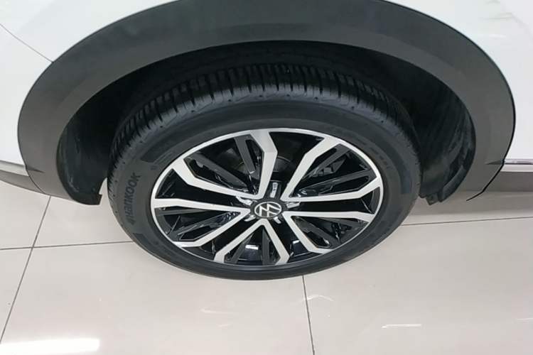 Used Volkswagen T-ROC 2021 280TSI DSG Two-Wheel Drive Comfort Connect Edition Right Rear Wheel Hub
