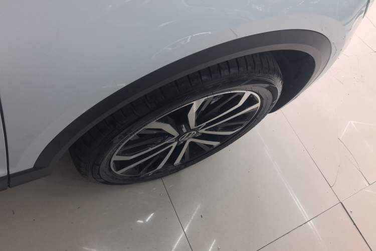 Used Volkswagen T-ROC 2021 280TSI DSG Two-Wheel Drive Comfort Connect Edition Right Rear Wheel Hub