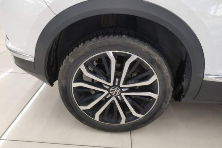 Used Volkswagen T-ROC 2021 280TSI DSG Two-Wheel Drive Comfort Connect Edition Right Rear Wheel Hub