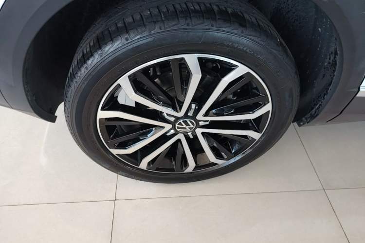 Used Volkswagen T-ROC 2021 280TSI DSG Two-Wheel Drive Comfort Connect Edition Right Rear Wheel Hub
