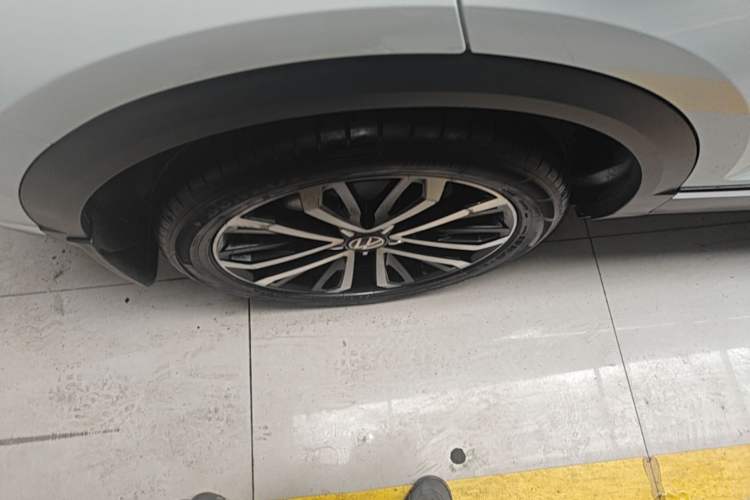 Used Volkswagen T-ROC 2021 280TSI DSG Two-Wheel Drive Comfort Connect 30th Anniversary Edition Right Rear Wheel Hub