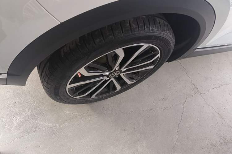 Used Volkswagen T-ROC 2021 280TSI DSG Two-Wheel Drive Comfort Connect Edition Right Rear Wheel Hub