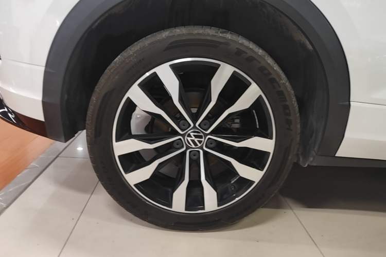 Used Volkswagen T-ROC 2021 280TSI DSG Two-Wheel Drive R-Line Pro Connected Version Right Rear Wheel Hub