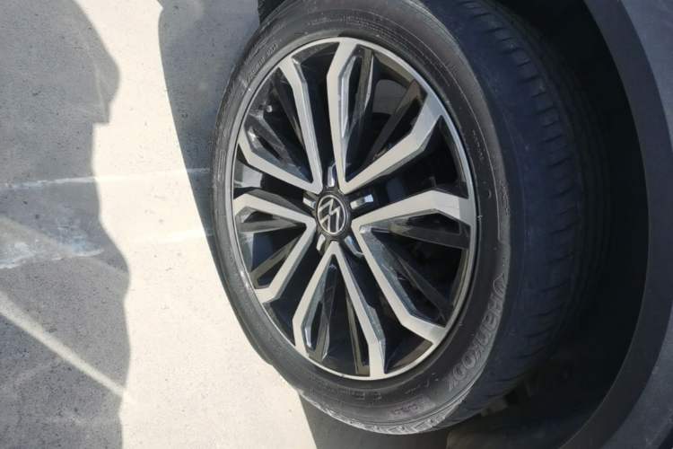 Used Volkswagen T-ROC 2021 Revised Version 280TSI DSG Two-Wheel Drive Comfort & Smart Connectivity Edition Right Rear Wheel Hub