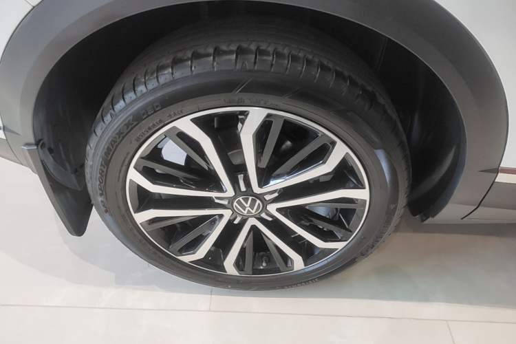 Used Volkswagen T-ROC 2021 280TSI DSG Two-Wheel Drive Comfort Connect 30th Anniversary Edition Right Rear Wheel Hub