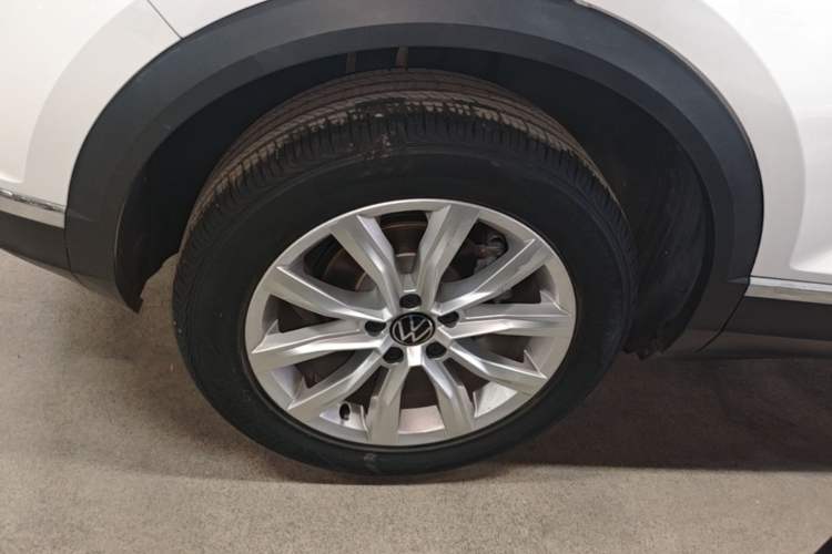 Used Volkswagen T-ROC 2021 Revised Version 280TSI DSG Two-Wheel Drive Elite Connect Edition Right Rear Wheel Hub