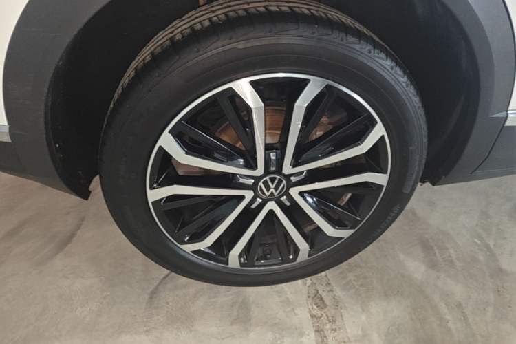 Used Volkswagen T-ROC 2021 280TSI DSG Two-Wheel Drive Comfort Connect Edition Right Rear Wheel Hub