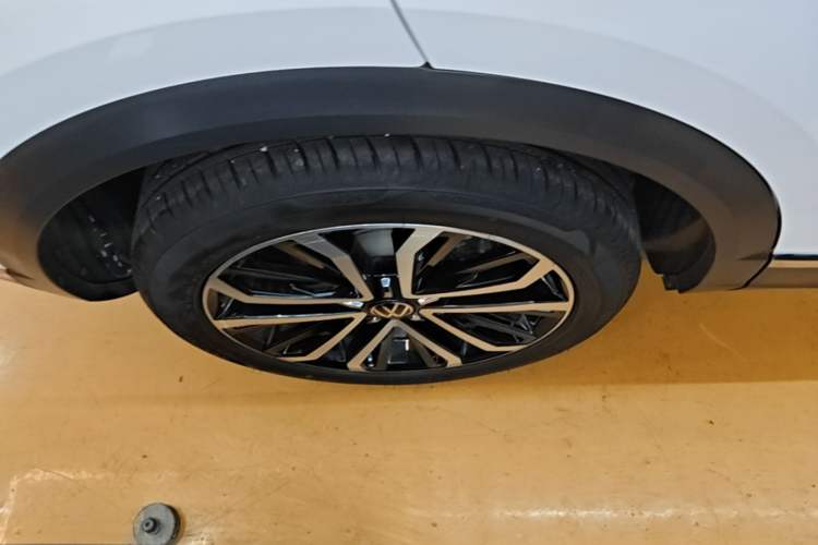 Used Volkswagen T-ROC 2021 280TSI DSG Two-Wheel Drive Comfort Connect Edition Right Rear Wheel Hub
