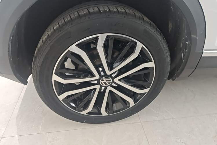 Used Volkswagen T-ROC 2021 280TSI DSG Two-Wheel Drive Comfort Connect Edition Right Rear Wheel Hub
