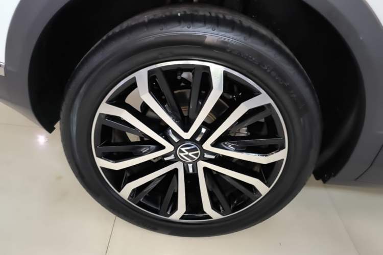 Used Volkswagen T-ROC 2021 280TSI DSG Two-Wheel Drive Comfort Connect Edition Right Rear Wheel Hub