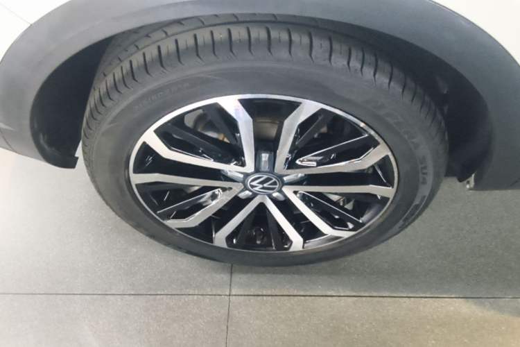 Used Volkswagen T-ROC 2021 280TSI DSG Two-Wheel Drive Comfort Connect Edition Right Rear Wheel Hub