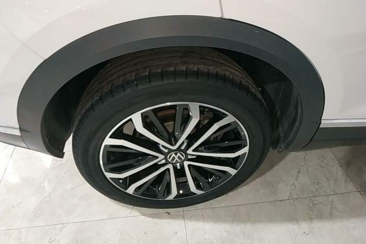 Used Volkswagen T-ROC 2021 Revised Version 280TSI DSG Two-Wheel Drive Comfort & Smart Connectivity Edition Right Rear Wheel Hub