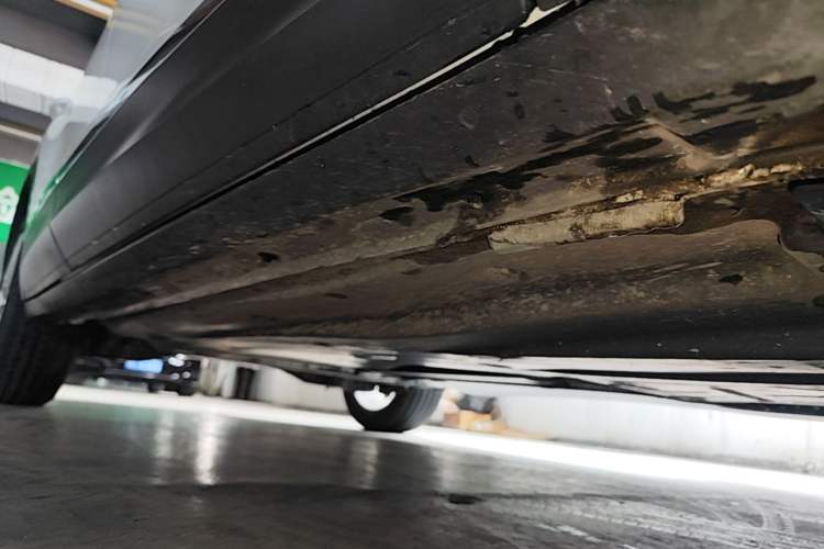 Used Volkswagen T-ROC 2021 280TSI DSG Two-Wheel Drive Elite Connect Edition Right Side Sill