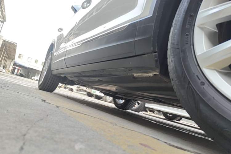 Used Volkswagen T-ROC 2021 Revised Version 280TSI DSG Two-Wheel Drive Elite Connect Edition Right Side Sill
