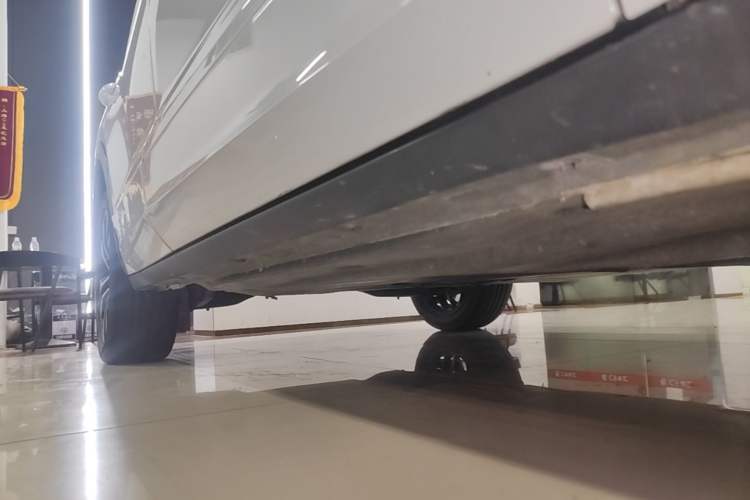 Used Volkswagen T-ROC 2021 Revised Version 280TSI DSG Two-Wheel Drive R-Line Pro Connected Car Edition Right Side Sill