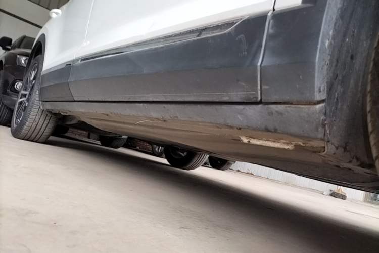 Used Volkswagen T-ROC 2021 280TSI DSG Two-Wheel Drive Comfort Connect Edition Right Side Sill