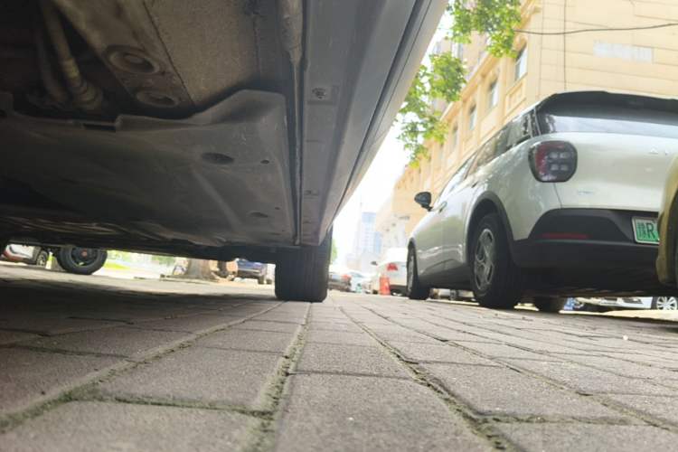 Used Volkswagen T-ROC 2021 280TSI DSG Two-Wheel Drive Elite Connect Edition Right Side Sill