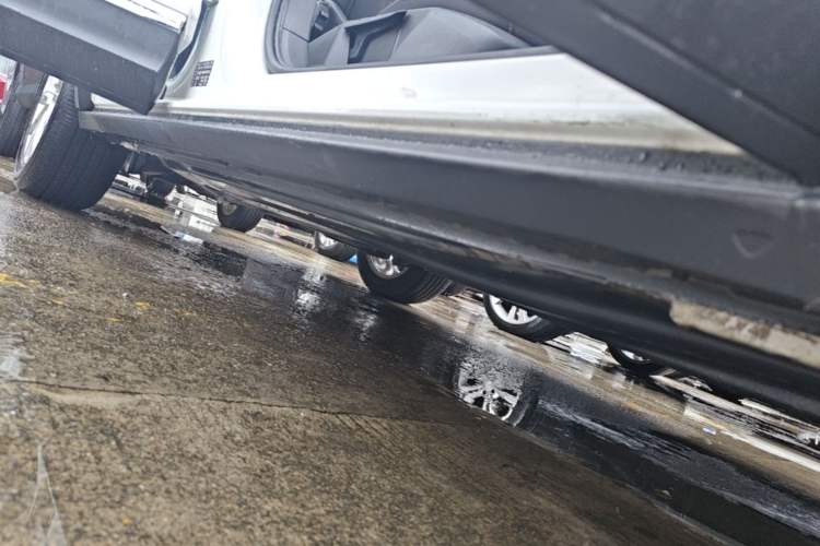 Used Volkswagen T-ROC 2021 280TSI DSG Two-Wheel Drive Elite Connect Edition Right Side Sill