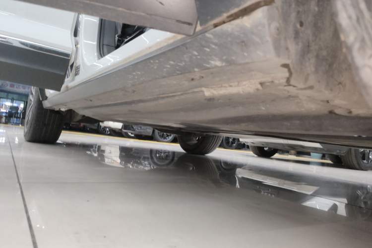 Used Volkswagen T-ROC 2021 280TSI DSG Two-Wheel Drive Comfort Connect Edition Right Side Sill