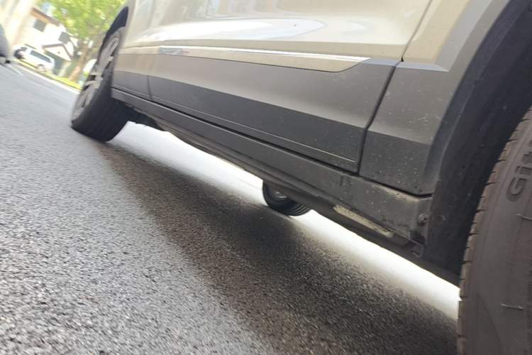 Used Volkswagen T-ROC 2021 280TSI DSG Two-Wheel Drive Comfort Connect Edition Right Side Sill