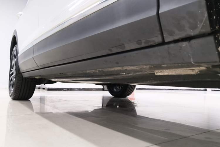 Used Volkswagen T-ROC 2021 280TSI DSG Two-Wheel Drive Comfort Connect Edition Right Side Sill