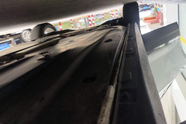 Used Volkswagen T-ROC 2021 Revised Version 280TSI DSG Two-Wheel Drive Elite Connect Edition Right Side Sill