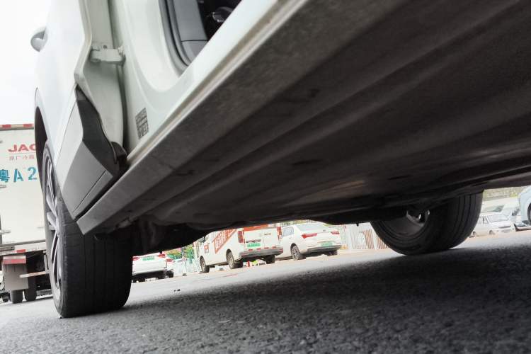 Used Volkswagen T-ROC 2021 280TSI DSG Two-Wheel Drive Comfort Connect Edition Right Side Sill