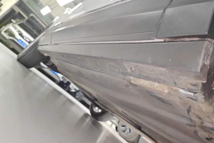 Used Volkswagen T-ROC 2021 Revised Version 280TSI DSG Two-Wheel Drive Elite Connect Edition Right Side Sill